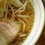ラーメン吉野 - 背脂が浮いています