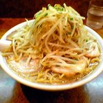 ラーメン吉野 - 昔のラーメン（チャシュー+野菜）？