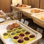 Shangri-La's Far Eastern Plaza Hotel - 