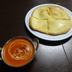 ガンガ ザムナ - バターチキン、米粉ナン