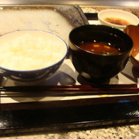 鉄板焼 ふじた - [料理] ご飯 & 赤だし味噌汁