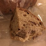 吳寶春麥方店 - 荔枝玫瑰麵包(ライチとバラのパン)の断面