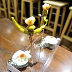 ガストロテカ ビメンディ - ヒルダ、オリーブ、ホタテ 　カニカマのサラダ