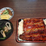 うなせん - 蓋を開けたら香ばしく焼き上げられた鰻が・・・