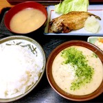 十八番 - お昼の定食。自然薯(みそ)&鯵。¥800。