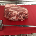 ゴーゴーカレー - 500gの豚肩ロース肉としばき棒