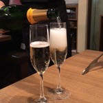 お肉屋 けいすけ 三男坊 - シャンパン・ヴーヴクリコ