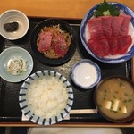 久六 - これにマグロ一口かつが付いてくる(*´ρ`*)あら汁がもうね、最高、泣く。