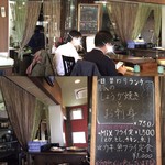 えごま - お店の内観＆ランチメニューボード