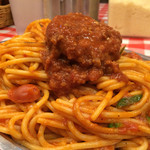 スパゲッティーのパンチョ - ナポリタン大盛りトッピングハンバーグ890円