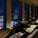 O Rora - 窓外には東京の夜景が広がります。