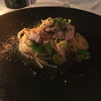 RESTAURANT DAZZLE - パスタ1 ブリの桜燻製スパゲッティ カラスミと芽キャベツ アーリオオーリオ ソース