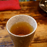 立飲み たきおか - ウイスキーのお湯割り。香りが良いね。