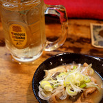 立飲み たきおか - いつものハイボールと煮込みで乾杯。