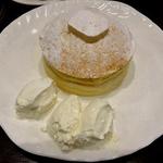 さかい珈琲 - リコッタチーズのパンケーキ カソナードバター(690円)