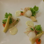 ポエシア - 鳴門産天然真鯛の炙りカルパッチョ 筍と大麦のサラダ添え 木の芽のソース