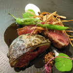 ポエシア - 新潟産天然真鴨の炭火焼き 天恵菇のクレピーヌ包み添え