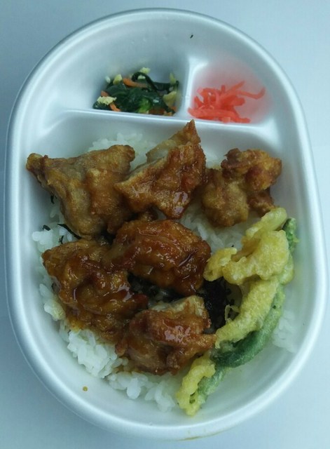 1098 鶏めし 税込 390円 サラダドレッシング付き 税込 110円 ワンコイン 500円 By 元消防団部長 ほっともっと 高西店 Hottomotto 東尾道 弁当 食べログ