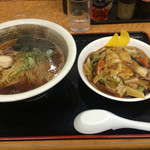 中華屋 貴長 - 金曜日、ラーメン(醤油)と半サイズ中華丼です。