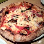 ターナ フォルノ - イタリアンサラミと茄子とズッキーニのピッツァ