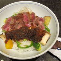 御二九と八さい はちべー - 秋野菜と近江牛ハラミのたたき丼
