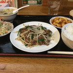 中国広東料理 明記 - ニラレバ炒め定食（680円）