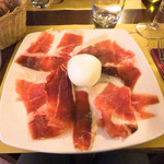 La Carbonara - プロシュートとモッツァレラチーズの盛り合わせ