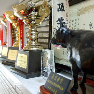 牛肉で有名な老舗『吉澤商店』から仕入れた厳選国産牛を使用