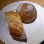 グリル＆ダイニング マンハッタンテーブル - [料理] パン２種