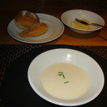 グリル＆ダイニング マンハッタンテーブル - [料理] ゼリーコンソメと冷製ポテトのスープ