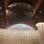 ザ・ペニンシュラ東京 - ロビーフロアのシャンデリア