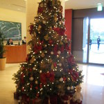 ザ・ペニンシュラ東京 - ロビーのクリスマスツリー