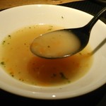 GRILL&DINING MANHATTAN TABLE - [料理] 五穀米と人参のコンソメスープ ②