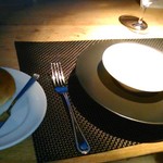 GRILL&DINING MANHATTAN TABLE - [料理] 右端に『パン２種』