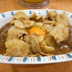 スタミナカレーの店 バーグ - スタミナカレー・生卵