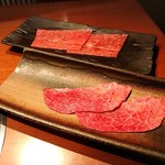 生粋 - だしミスジ（手前）、ザブトンすき焼き（奥）