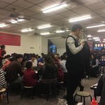 霸味薑母鴨 - 店内の様子、満席です。椅子の高さは低く、席間は狭いです