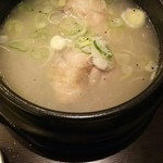 福チョリ - （2017年1月  訪問）参鶏湯ランチ、1030円。半身の鶏肉に高麗人参とナツメ、餅米が入っていて案外本格的。