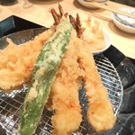 Kaneko Hannosuke - 海老は4本