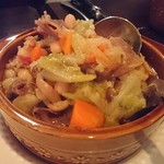 アベス - イノシシのハムと野菜の煮込み