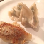 Dew Drop Inn - 焼き餃子VS水餃子