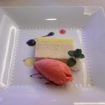 Resutoran Yamazaki - プラムとチーズのムースと苺のアイスクリーム