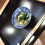 寿修 - 一品目。蟹と青菜の和え物です。いきなり極上の食感。