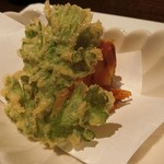 界 遠州 - 季節の揚げ物
       　「帆立進上の蓑揚げ　野菜天麩羅　　抹茶塩 レモン」
      