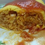 日の出食堂 - 中の具材はシンプル、お味はしっかり