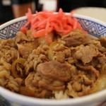 吉野家 - 牛丼 並盛り 380円。半熟玉子 70円。