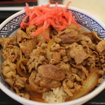吉野家 - 牛丼 並盛り 380円。半熟玉子 70円。