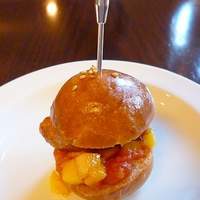 バンケット - ひとくちで食べられない「ひとくちハンバーガー」