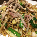 555飯店 - 上海風焼きそば。上海感は無いが何故冠には必ずと言っていいほど上海が付くのか？