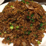 555飯店 - 上海風醤油炒飯。色は濃いが味は丁度いい。中国の醤油使ってる奴だね！